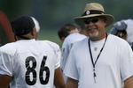 LATROBE, PA - AUGUST 8: Bruce Arians, offensive Coordinator of the Pittsburgh Steelers, talks with Hines Ward #86 during training camp at St. Vincent College on August 8, 2007 in Latrobe, Pennsylvania.  (Photo By Gregory Shamus/Getty Images)  