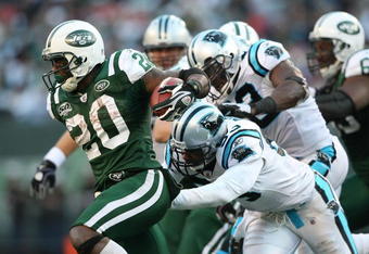 EAST RUTHERFORD, NJ - NOVEMBER 29: Thomas Jones #20 of the New York Jets rushes against the Carolina Panthers at Giants Stadium on November 29, 2009 in East Rutherford, New Jersey.  (Photo by Nick Laham/Getty Images)