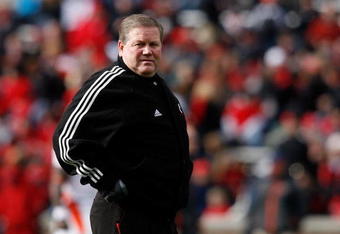 CINCINNATI - NOVEMBER 27:  Brian Kelly the Head Coach of the Cincinnati Bearcats is pictured during the game against the Illinois Fighting Illini at Nippert Stadium on November 27, 2009 in Cincinnati, Ohio.  (Photo by Andy Lyons/Getty Images)