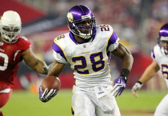 GLENDALE, AZ - DECEMBER 6: Adrian Peterson #28 of the Minnesota Vikings runs with the ball against the Arizona Cardinals at University of Phoenix Stadium on December 6, 2009 in Glendale, Arizona. (Photo by Christian Petersen/Getty Images)