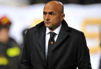 BOLOGNA, ITALY - NOVEMBER 08:  Luciano Spalletti, manager of Roma during the Serie A match between Bologna and Roma at the Stadio Dall'Ara  on November 08, 2008 in Bologna, Italy. (Photo by New Press/Getty Images)
