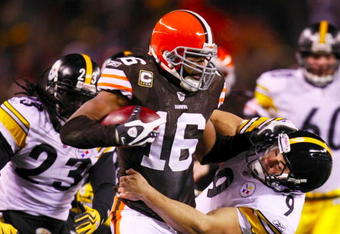 CLEVELAND - DECEMBER 10: Josh Cribbs #16 of the Cleveland Browns stiff-arms Daniel Sepulveda #9 of the Pittsburgh Steelers at Cleveland Browns Stadium on December 10, 2009 in Cleveland, Ohio. (Photo by Gregory Shamus/Getty Images)