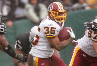 OAKLAND, CA - DECEMBER 13:  Quinton Ganther #35 of the Washington Redskins runs with the ball during their game against the Oakland Raiders at Oakland-Alameda County Coliseum on December 13, 2009 in Oakland, California.  (Photo by Ezra Shaw/Getty Images)