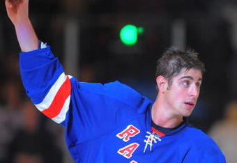 NEW YORK - OCTOBER 3: Brandon Dubinsky #17 of the New York Rangers saultes the crowd after being named the star of the game for scoring 2 goals against the Ottawa Senators at Madison Square Garden on October 3, 2009 in New York City. The Rangers defeated the Senators 5-2. (Photo by Christopher Pasatieri/Getty Images)
