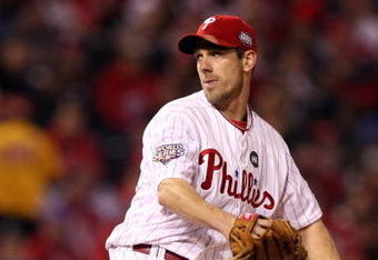 PHILADELPHIA - NOVEMBER 02:  Starting pitcher Cliff Lee #34 of the Philadelphia Phillies throws a pitch against the New York Yankees in Game Five of the 2009 MLB World Series at Citizens Bank Park on November 2, 2009 in Philadelphia, Pennsylvania. The Phillies won 8-6.  (Photo by Jed Jacobsohn/Getty Images)