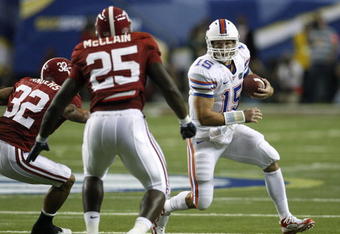 ATLANTA - DECEMBER 5:  Quarterback Tim Tebow #15 of the Florida Gators runs the ball against Rolando McClain #25 and Eryk Anders #32 of the Alabama Crimson Tide during the SEC Championship game at Georgia Dome on December 5, 2009 in Atlanta, Georgia.  (Photo by Chris Graythen/Getty Images)