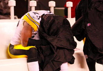 CLEVELAND - DECEMBER 10: Ryan Clark #25 of the Pittsburgh Steelers sits on the bench towards the end of the game against the Cleveland Browns at Cleveland Browns Stadium on December 10, 2009 in Cleveland, Ohio. (Photo by Gregory Shamus/Getty Images)