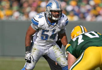 GREEN BAY, WI - OCTOBER 18: DeAndre Levy #54 of the Detroit Lions awaits the start of play against the Green Bay Packers at Lambeau Field on October 18, 2009 in Green Bay, Wisconsin. The Packers defeated the Lions 26-0. (Photo by Jonathan Daniel/Getty Images)