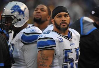 BALTIMORE - DECEMBER 13:  Larry Foote #55 of the Detroit Lions looks dejectedly at the scoreboard during the game against the Baltimore Ravens at M&T Bank Stadium on December 13, 2009 in Baltimore, Maryland. The Ravens defeated the Lions 48-3. (Photo by Larry French/Getty Images)