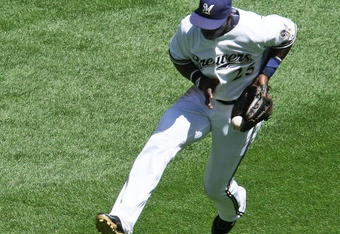 MILWAUKEE - MAY 14: Mike Cameron #25 of the Milwaukee Brewers catches the ball on a bounce against the Florida Marlins on May 14, 2009 at Miller Park in Milwaukee, Wisconsin. The Brewers defeated the Marlins 5-3. (Photo by Jonathan Daniel/Getty Images)
