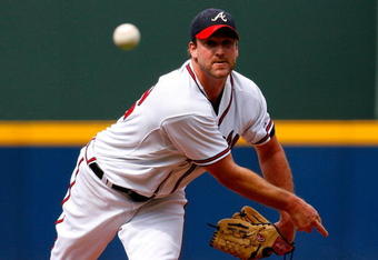 ATLANTA - AUGUST 01:  Starting pitcher Dererk Lowe #32 of the Atlanta Braves pitches in the first inning against the Los Angeles Dodgers on August 1, 2009 at Turner Field in Atlanta, Georgia.  (Photo by Kevin C. Cox/Getty Images)