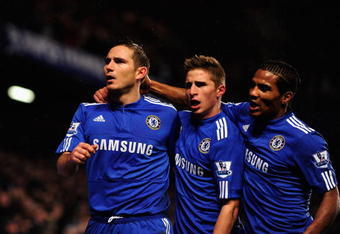 LONDON, ENGLAND - DECEMBER 16:  Frank Lampard of Chelsea celebrates his goal with team mate Fabio Borini and Salomon Kalou during the Barclays Premier League match between Chelsea and Portsmouth at Stamford Bridge on December 16, 2009 in London, England.  (Photo by Jamie McDonald/Getty Images)