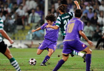 FLORENCE, ITALY - AUGUST 26:  Stevan Jovetic of Fiorentina scores a goal during the UEFA Champions League qualifier second leg match between Fiorentina and Sporting Lisbon at Artemio Franchi stadium on August 26, 2009 in Florence, Italy.  (Photo by Claudio Villa/Getty Images)