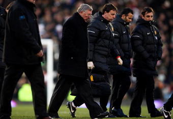 LONDON, ENGLAND - DECEMBER 19:  Sir Alex Ferguson the Manchester United manager leaves the pitch at half time with his team trailing 1-0 during the Barclays Premier League match between Fulham and Manchester United at Craven Cottage on December 19, 2009 in London, England.  (Photo by Phil Cole/Getty Images)