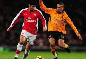 LONDON, ENGLAND - DECEMBER 19:  Eduardo of Arsenal battles with Geovanni of Hull during the Barclays Premier League match between Arsenal and Hull City at the Emirates Stadium on December 19, 2009 in London, England.  (Photo by Mike Hewitt/Getty Images)