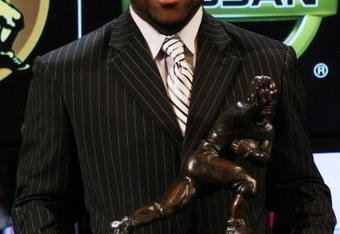 NEW YORK - DECEMBER 12:  Running back Mark Ingram #22 of the Alabama Crimson Tide poses with the Heisman Trophy during a press conference after being named the 75th Heisman Trophy winner at the Marriott Marquis on December 12, 2009 in New York City.  (Photo by Chris Trotman/Getty Images)