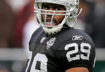 OAKLAND, CA - DECEMBER 13:  Michael Bush #29 of the Oakland Raiders stands on the field during their game against the Washington Redskins at Oakland-Alameda County Coliseum on December 13, 2009 in Oakland, California.  (Photo by Ezra Shaw/Getty Images)