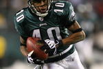 PHILADELPHIA - DECEMBER 20: DeSean Jackson #10 of the Philadelphia Eagles runs on a 57 yard reception against the San Francisco 49ers at Lincoln Financial Field on December 20, 2009 in Philadelphia, Pennsylvania.  (Photo by Nick Laham/Getty Images)
