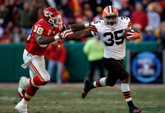 KANSAS CITY, MO - DECEMBER 20:  Running back Jerome Harrison #35 of the Cleveland Browns outruns DaJuan Morgan #38 of the Kansas City Chiefs during the game on December 20, 2009 at Arrowhead Stadium in Kansas City, Missouri.  (Photo by Jamie Squire/Getty Images)
