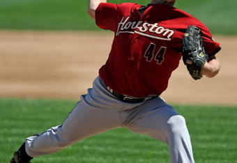 CHICAGO - MAY 16: Starting pitcher Roy Oswalt #44 of the Houston Astros delivers the ball against the Chicago Cubs on May 16, 2009 at Wrigley Field in Chicago, Illinois. The Cubs defeated the Astros 5-4. (Photo by Jonathan Daniel/Getty Images)