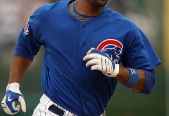 CHICAGO - JUNE 18:  Derrek Lee #25 of the Chicago Cubs rounds the bases after hitting a home run against the Chicago White Sox during the game on June 18, 2009 at Wrigley Field in Chicago, Illinois. (Photo by Jonathan Daniel/Getty Images)