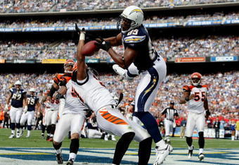 SAN DIEGO, CA - DECEMBER 20:  Tight-end Antonio Gates #85 of the San Diego Chargers has a pass broken up by the Cincinnati Bengals during the NFL game on December 20, 2009 at Qualcomm Stadium in San Diego, California.  (Photo by Donald Miralle/Getty Images)