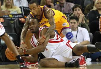 OAKLAND, CA - DECEMBER 03: Monta Ellis #8 of the Golden State Warriors scrambles for the ball with Carl Landry #14 of the Houston Rockets during an NBA game at Oracle Arena on December 3, 2009 in Oakland, California. NOTE TO USER: User expressly acknowledges and agrees that, by downloading and/or using this Photograph, user is consenting to the terms and conditions of the Getty Images License Agreement. (Photo by Jed Jacobsohn/Getty Images)