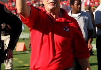 PASADENA, CA - SEPTEMBER 27:  Head coach Pat Hill of the Frenso State Bulldogs celebrates after defeating the UCLA Bruins on September 27, 2008 at the Rose Bowl in Pasadena, California.  (Photo by Stephen Dunn/Getty Images)