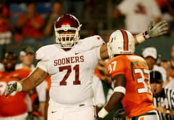 MIAMI GARDENS, FL - OCTOBER 3:  Offensive linesman Trent Williams #71 of the Oklahoma Sooners signals first down on a fake field goal attempt by Jarrett Brown #81 during the game on October 3, 2009 at Landshark Stadium in Miami Gardens, Florida. (Photo by Doug Benc/Getty Images)