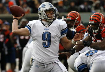 CINCINNATI, OH - DECEMBER 6: Quarterback Matthew Stafford #9 of the Detroit Lions throws under pressure from the Cincinnati Bengals in their NFL game at Paul Brown Stadium December 6, 2009 in Cincinnati, Ohio.    (Photo by John Sommers II/Getty Images)