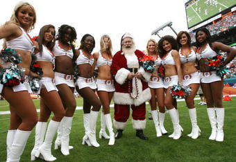 MIAMI - DECEMBER 14:  Cheerleaders pose with Santa Claus as the San Francisco 49ers take on the Miami Dolphins at Dolphin Stadium on December 14, 2008 in Miami, Florida. The Dolphins defeated the 49ers 14-9.  (Photo by Doug Benc/Getty Images)
