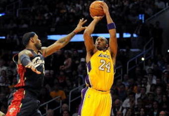 LOS ANGELES, CA - JANUARY 19:  Kobe Bryant #24 of the Los Angeles Lakers shoots a jumper against LeBron James #23 of the Cleveland Cavaliers during the game at Staples Center on January 19, 2009 in Los Angeles, California.  The Lakers defeated the Cavaliers 105-88.  (Photo by Harry How/Getty Images)
