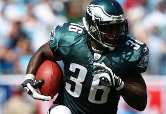 CHARLOTTE, NC - SEPTEMBER 13:  Running back Brian Westbrook #36 of the Philadelphia Eagles rushes with the ball during the NFL season opener against the Carolina Panthers at Bank of America Stadium on September 13, 2009 in Charlotte, North Carolina.  (Photo by Streeter Lecka/Getty Images)
