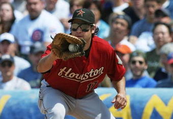 CHICAGO - MAY 16: Lance Berkman #17 of the Houston Astros catches the ball at first base against the Chicago Cubs on May 16, 2009 at Wrigley Field in Chicago, Illinois. The Cubs defeated the Astros 5-4. (Photo by Jonathan Daniel/Getty Images) 