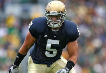 SOUTH BEND, IN - OCTOBER 03: Manti Te'o #5 of the Notre Dame Fighting Irish pursues a runner against the Washington Huskies on October 3, 2009 at Notre Dame Stadium in South Bend, Indiana. Notre Dame defeated Washington 37-30 in overtime. (Photo by Jonathan Daniel/Getty Images)