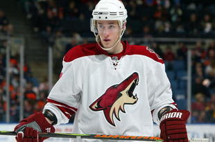 UNIONDALE, NY - MARCH 08:  Kyle Turris #91 of the Phoenix Coyotes skates against the New York Islanders on March 8, 2009 at Nassau Coliseum in Uniondale, New York. The Isles defeated the Coyotes 3-2.  (Photo by Jim McIsaac/Getty Images)