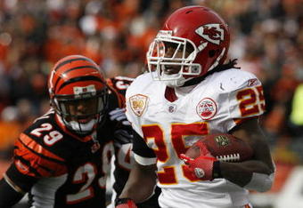 CINCINNATI - DECEMBER 27: Jamaal Charles #25 of the Kansas City Chiefs breaks free from Leon Hall #29 of the Cincinnati Bengals in their NFL game at Paul Brown Stadium December 27, 2009 in Cincinnati, Ohio.    (Photo by John Sommers II/Getty Images)