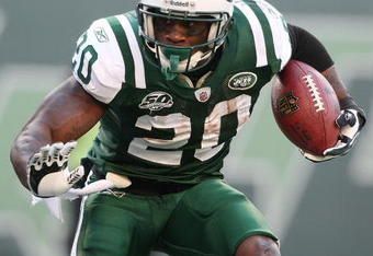 EAST RUTHERFORD, NJ - NOVEMBER 29:  Thomas Jones #20 of the New York Jets against the Carolina Panthers at Giants Stadium on November 29, 2009 in East Rutherford, New Jersey.  (Photo by Nick Laham/Getty Images)