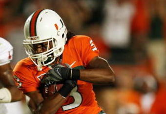 MIAMI GARDENS, FL - OCTOBER 03:  Wide receiver Travis Benjamin #3 of the Miami Hurricanes looks for room to run against the Oklahoma Sooners at Land Shark Stadium on October 3, 2009 in Miami Gardens, Florida. Miami defeated Oklahoma 21-20.  (Photo by Doug Benc/Getty Images)