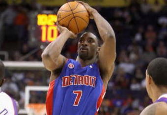 PHOENIX - NOVEMBER 22:  Ben Gordon #7 of the Detroit Pistons puts up a shot during the NBA game against the Phoenix Suns at US Airways Center on November 22, 2009 in Phoenix, Arizona. The Suns defeated the Pistons 117-91.  NOTE TO USER: User expressly acknowledges and agrees that, by downloading and or using this photograph, User is consenting to the terms and conditions of the Getty Images License Agreement.  (Photo by Christian Petersen/Getty Images)