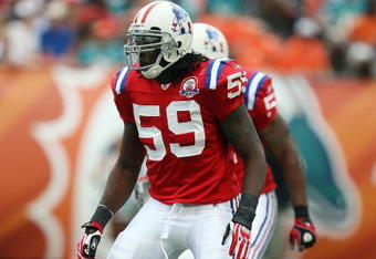 MIAMI - DECEMBER 06:  Linebacker Gary Guyton #59 of the New England Patriots drops back into coverage while taking on the Miami Dolphins at Land Shark Stadium on December 6, 2009 in Miami, Florida. The Dolphins defeated the Patriots 22-21.  (Photo by Doug Benc/Getty Images)