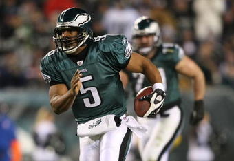PHILADELPHIA - DECEMBER 20:  Donovan McNabb #5 of the Philadelphia Eagles rushes against the San Francisco 49ers at Lincoln Financial Field on December 20, 2009 in Philadelphia, Pennsylvania.  (Photo by Nick Laham/Getty Images)