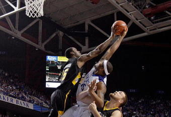 LEXINGTON, KY - DECEMBER 23:  DeMarcus Cousins #15 of the Kentucky Wildcats and T.J.Robinson #15 of the Long Beach State 49ers reach for a rebound during the game at Rupp Arena on December 23, 2009 in Lexington, Kentucky.  (Photo by Andy Lyons/Getty Images)