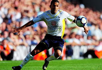 LONDON, ENGLAND - AUGUST 16:  Aaron Lennon of Tottenham runs with the ball during the Barclays Premier League match between Tottenham Hotspur and Liverpool at White Hart Lane on August 16, 2009 in London, England.  (Photo by Mike Hewitt/Getty Images)
