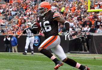 CLEVELAND - OCTOBER 04:  Joshua Cribbs #16 of the Cincinnati Bengals runs the ball against the Cleveland Browns during their game at Cleveland Browns Stadium on October 4, 2009 in Cleveland, Ohio. The Bengals defeated the Browns 23-20 in overtime.  (Photo by Jim McIsaac/Getty Images)