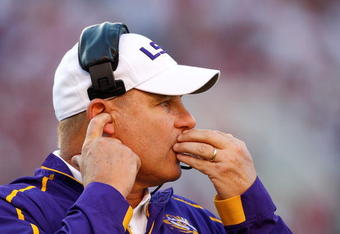 TUSCALOOSA, AL - NOVEMBER 07:  Head coach Les Miles of the Louisiana State University Tigers against the Alabama Crimson Tide at Bryant-Denny Stadium on November 7, 2009 in Tuscaloosa, Alabama.  (Photo by Kevin C. Cox/Getty Images)