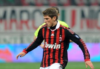 MILAN, ITALY - DECEMBER 05:  Klaas-Jan Huntelaar during the Serie A match between Milan and Sampdoria at Stadio Giuseppe Meazza on December 5, 2009 in Milan, Italy.  (Photo by Massimo Cebrelli/Getty Images)