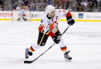 LOS ANGELES, CA - DECEMBER 07:  Jerome Iginla #12 of the Calgary Flames shoots the puck against the Los Angeles Kings in the third period at Staples Center on December 7, 2009 in Los Angeles, California. The Kings defeated the Flames 2-1.  (Photo by Jeff Gross/Getty Images)