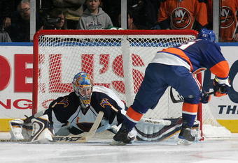 UNIONDALE, NY - JANUARY 02: Johan Hedberg #1 of the Atlanta Thrashers cannot stop the deciding goal scored by Frans Nielsen #51 of the New York Islanders during their game at the Nassau Coliseum on January 02, 2010 in Uninodale, New York. (Photo by Andy Marlin/Getty Images)