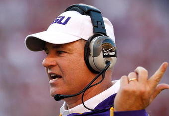 TUSCALOOSA, AL - NOVEMBER 07:  Head coach Les Miles of the Louisiana State University Tigers against the Alabama Crimson Tide at Bryant-Denny Stadium on November 7, 2009 in Tuscaloosa, Alabama.  (Photo by Kevin C. Cox/Getty Images)